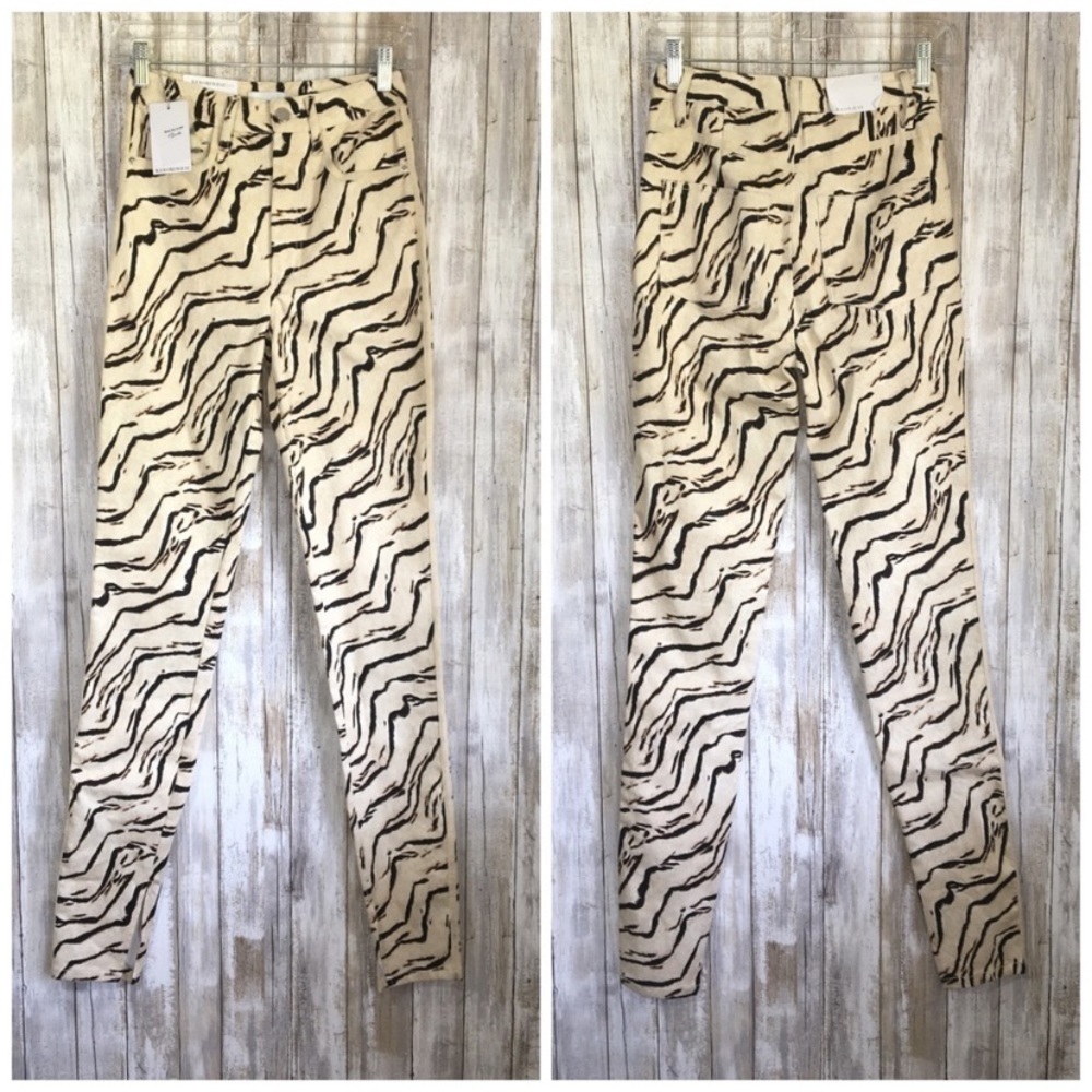 NWT WeWoreWhat Zebra Print Slit Hem Straight Leg Jeans Cream Black Size 26 - Picture 4 of 10
